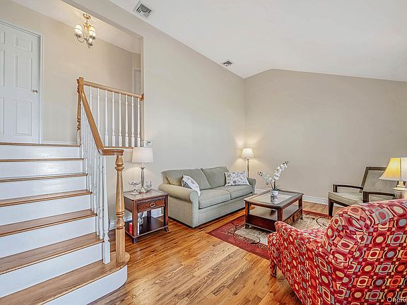 4th image of 38 Ruland Road