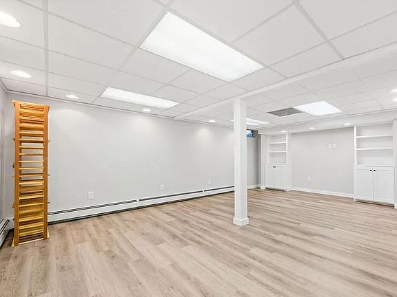 2nd image of 855 Ocean View Dr
