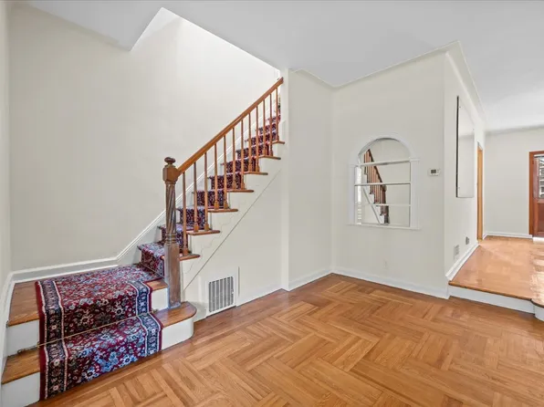 140 Van Cortlandt Park S image 10 of 26