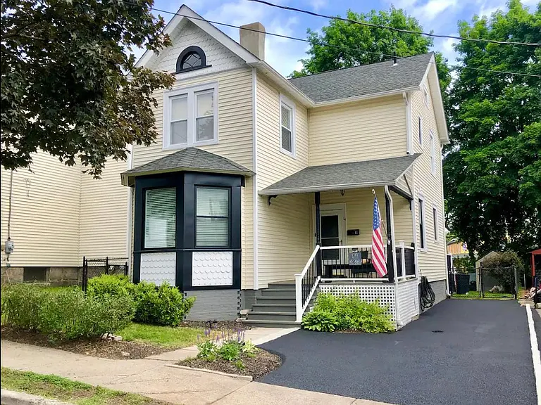 14 Parry Ave — Photo 2