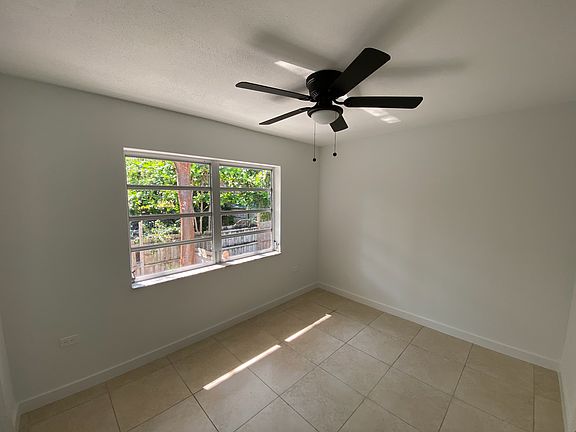3rd image of 220 Johnston Rd #B