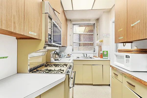 Sold by Compass | media 18