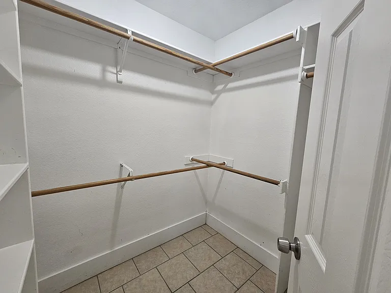 806 W Spring St — Photo 15