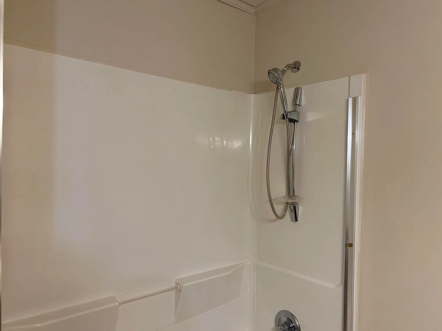 3 bed, 1.5 bath, 1316 sqft, $1,400 — Photo 2
