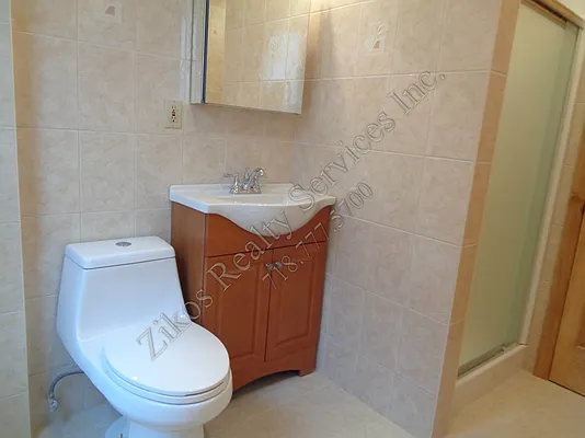 Rented by Zikos Realty Services | media 11