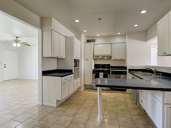 3rd image of 8827 W Sahuaro Dr