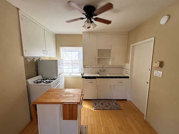5th image of 272 1/2 Barry Dr