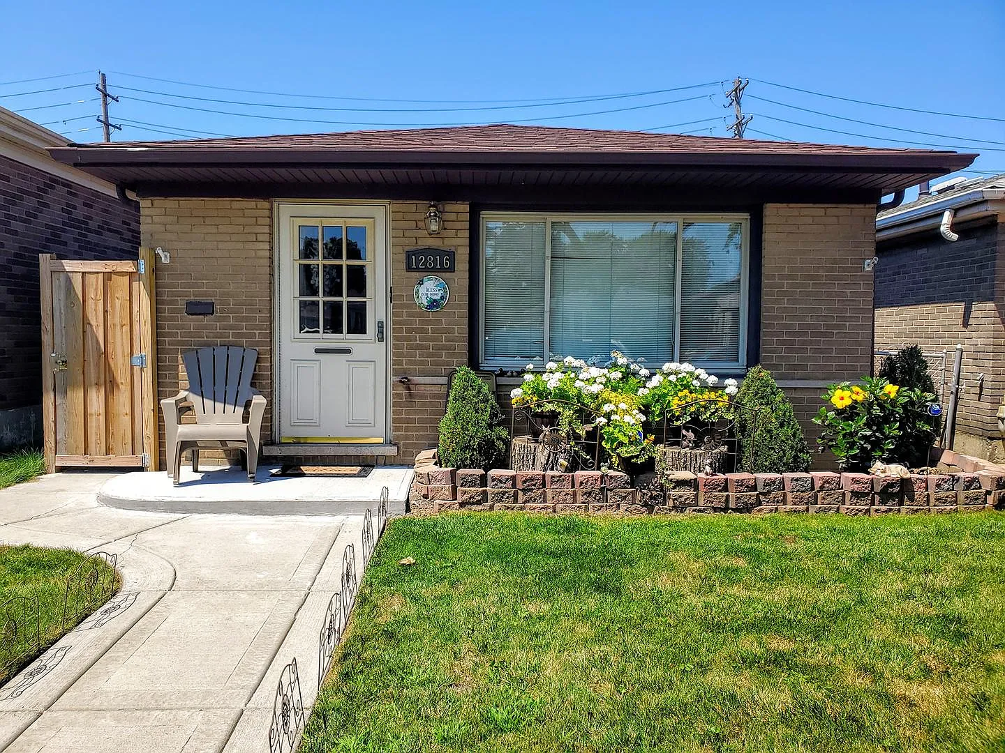 12816 S Saginaw Ave photo 1