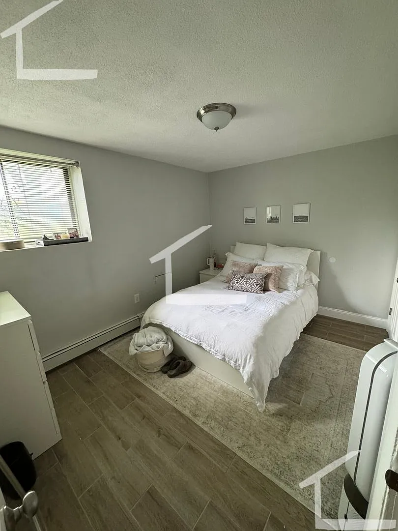Huge 2 bed condo with parking included! — Photo 2