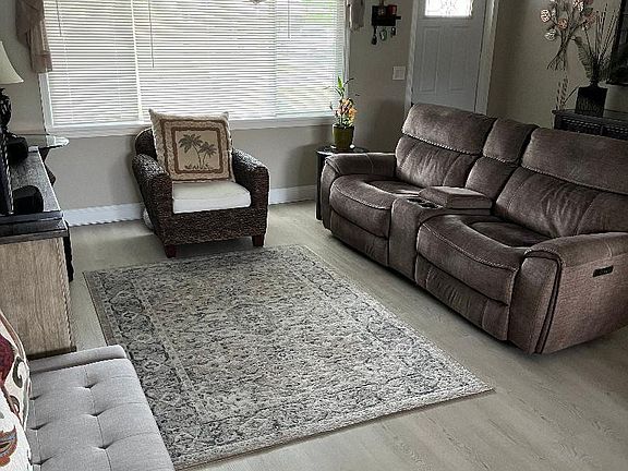 5th image of 3041 NE 10th Avenue