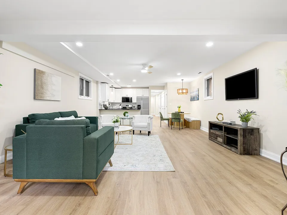 19 E 26th St #1