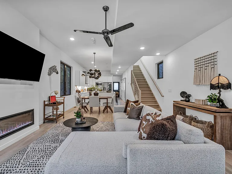 805 Brayton Ave — Photo 3