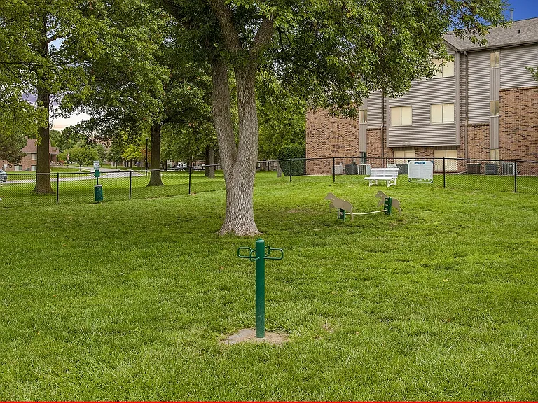 5900 Roose St — Photo 28