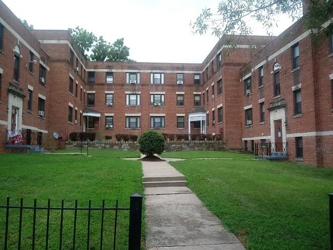 3800 S Capitol St SE — Photo 1