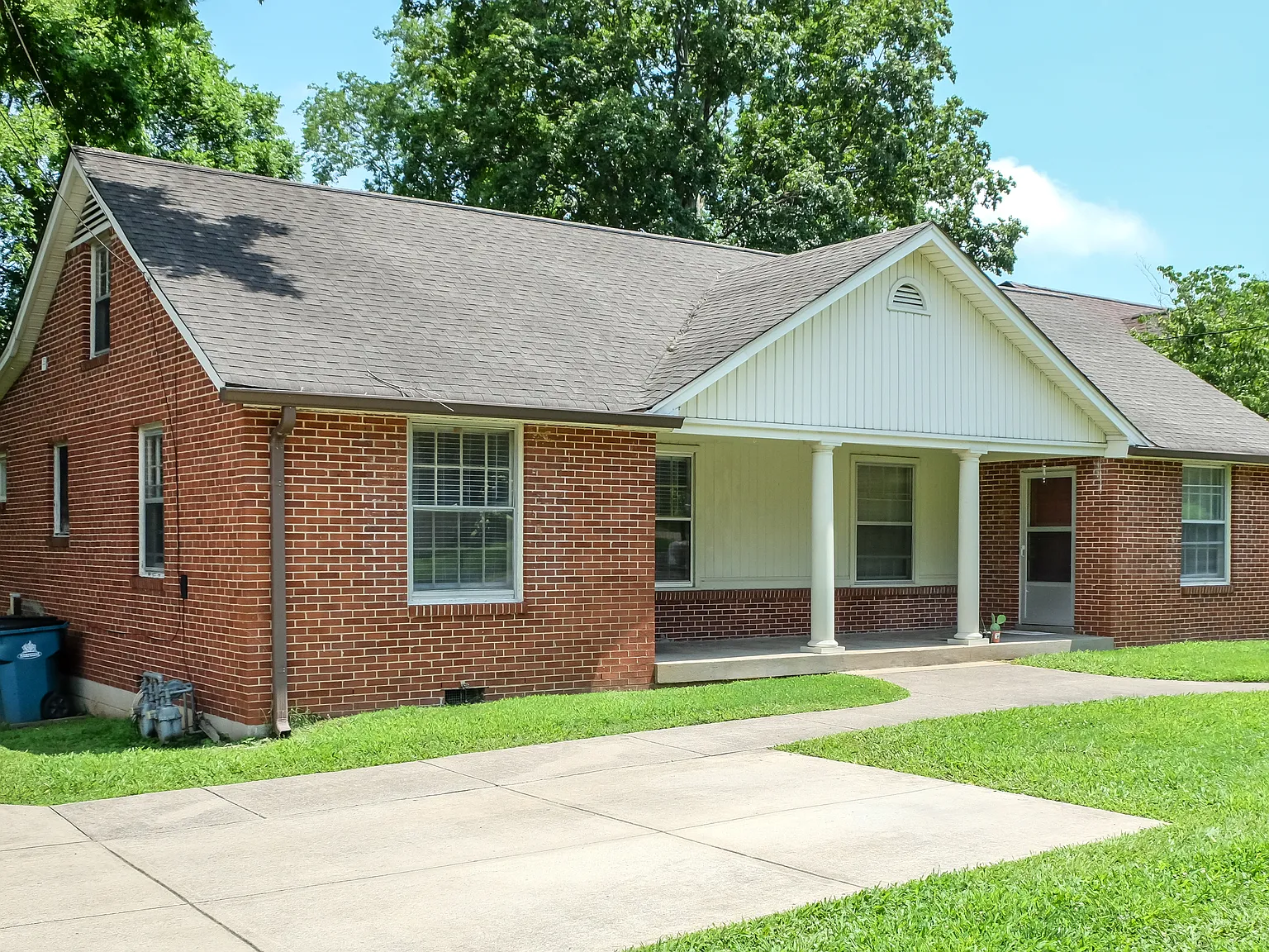 2 bed, 960 sqft, $1,550 — Photo 1