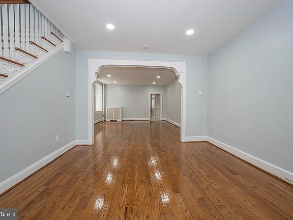 3rd image of 201 Dupont St