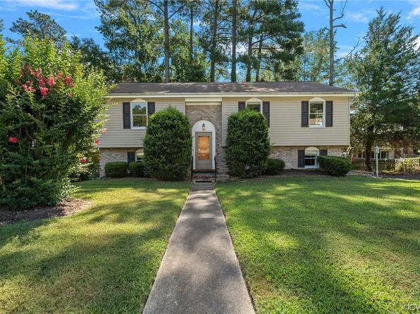 401 Nottingham Dr, Colonial Heights, VA 23834