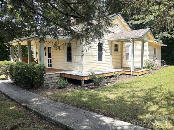 555 Oak Hill Ct, Hendersonville, NC 28739