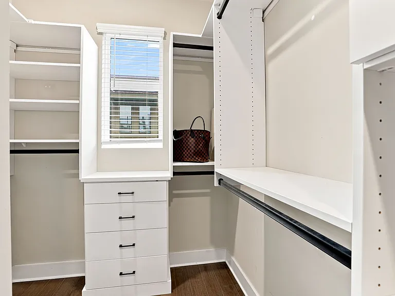 340 Uptown West Dr — Photo 8
