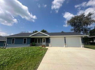 303 S Charles St, Calmar, IA 52132