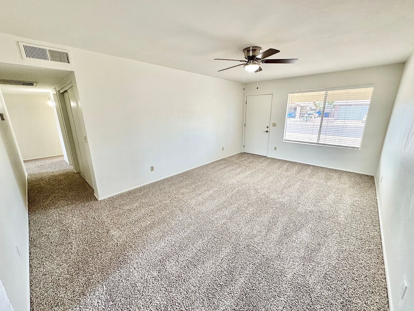 Single Level 3 Bedroom 2 Bath Home in Chandler! NO HOA — Photo 4