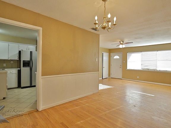 5th image of 701 N Willis St