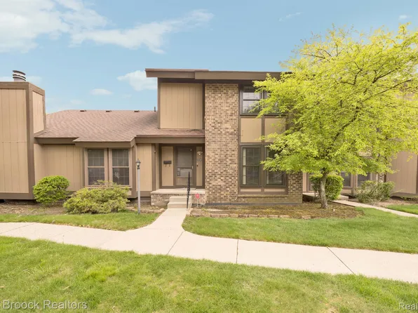 25260 Greenbrooke Dr #14, Southfield, MI 48033