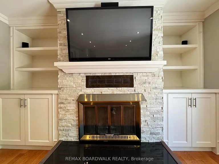 22 Bartley Cres — Photo 7