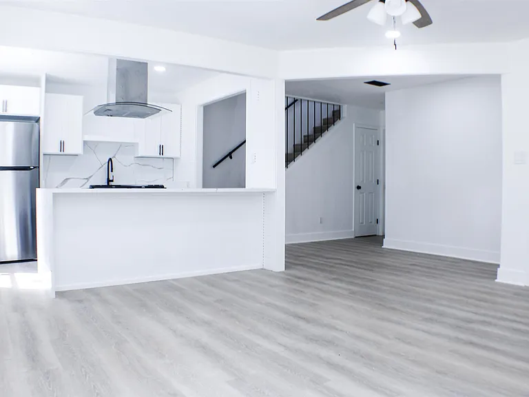 4176 Brewster Rd #B — Photo 2