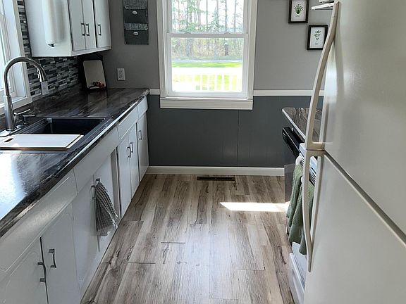 5th image of 603 Main Ave N