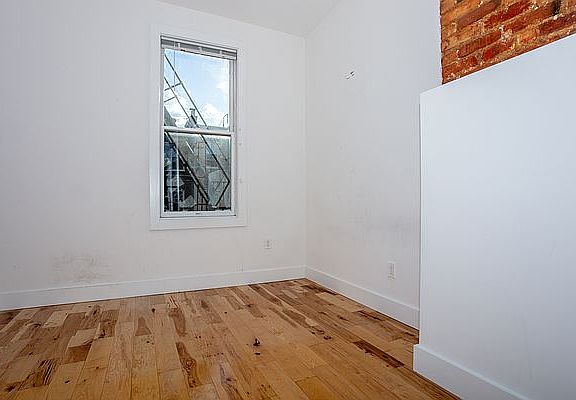 4th image of 215 N Henry St #2A