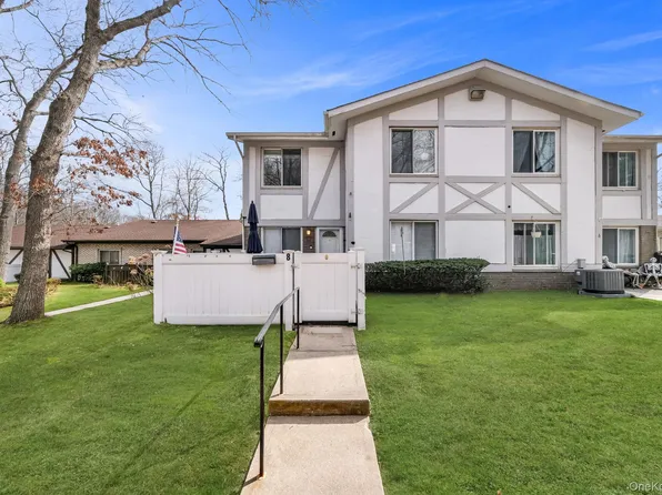 8 Birchwood Road, Medford, NY 11763