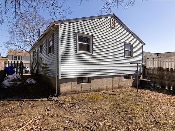 5th image of 71 Birchland Ave