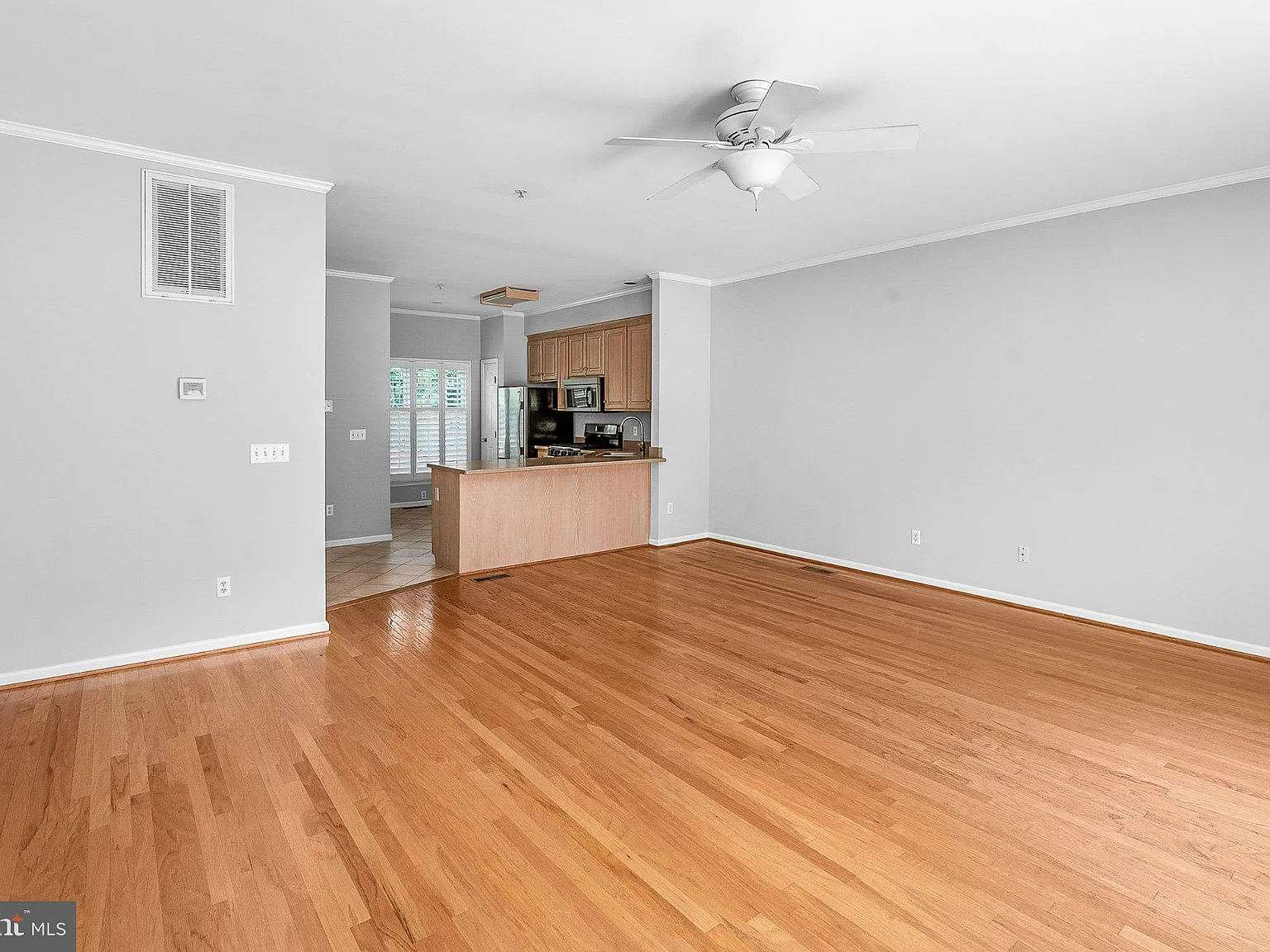 3 bed, 2.5 bath, 1360 sqft, $2,200 — Photo 4