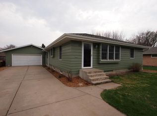 206 4th St SW, New Prague, MN 56071