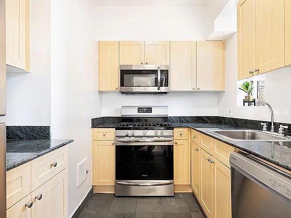 4th image of 308 E 38th St #21/22B