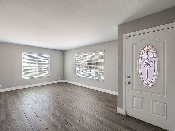 5th image of 7056 Pinebrook Ct