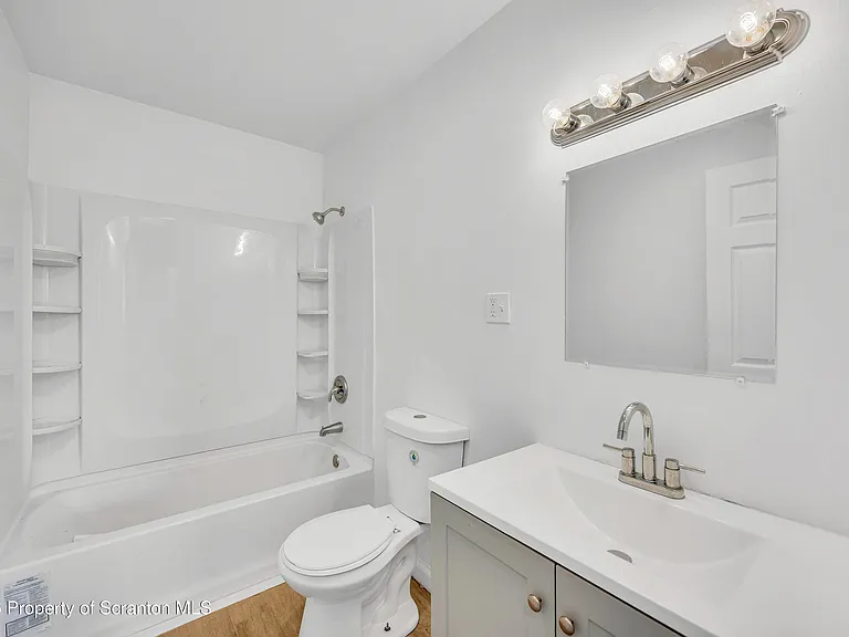 1215 Lori Ln — Photo 8
