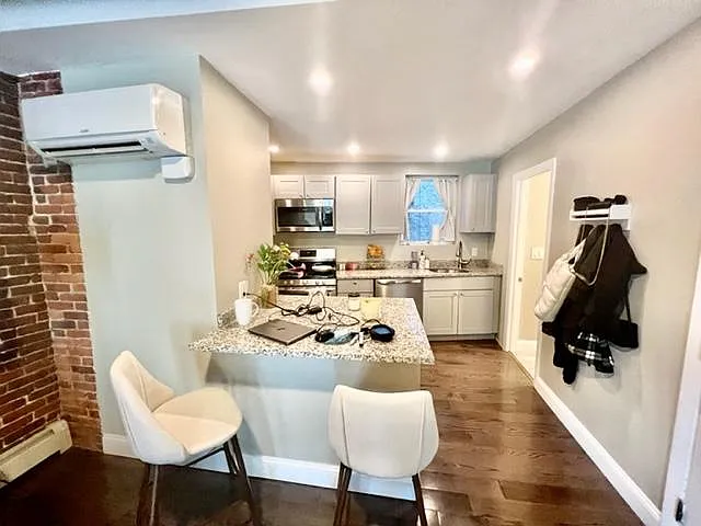 353 Hanover St #3 — Photo 5