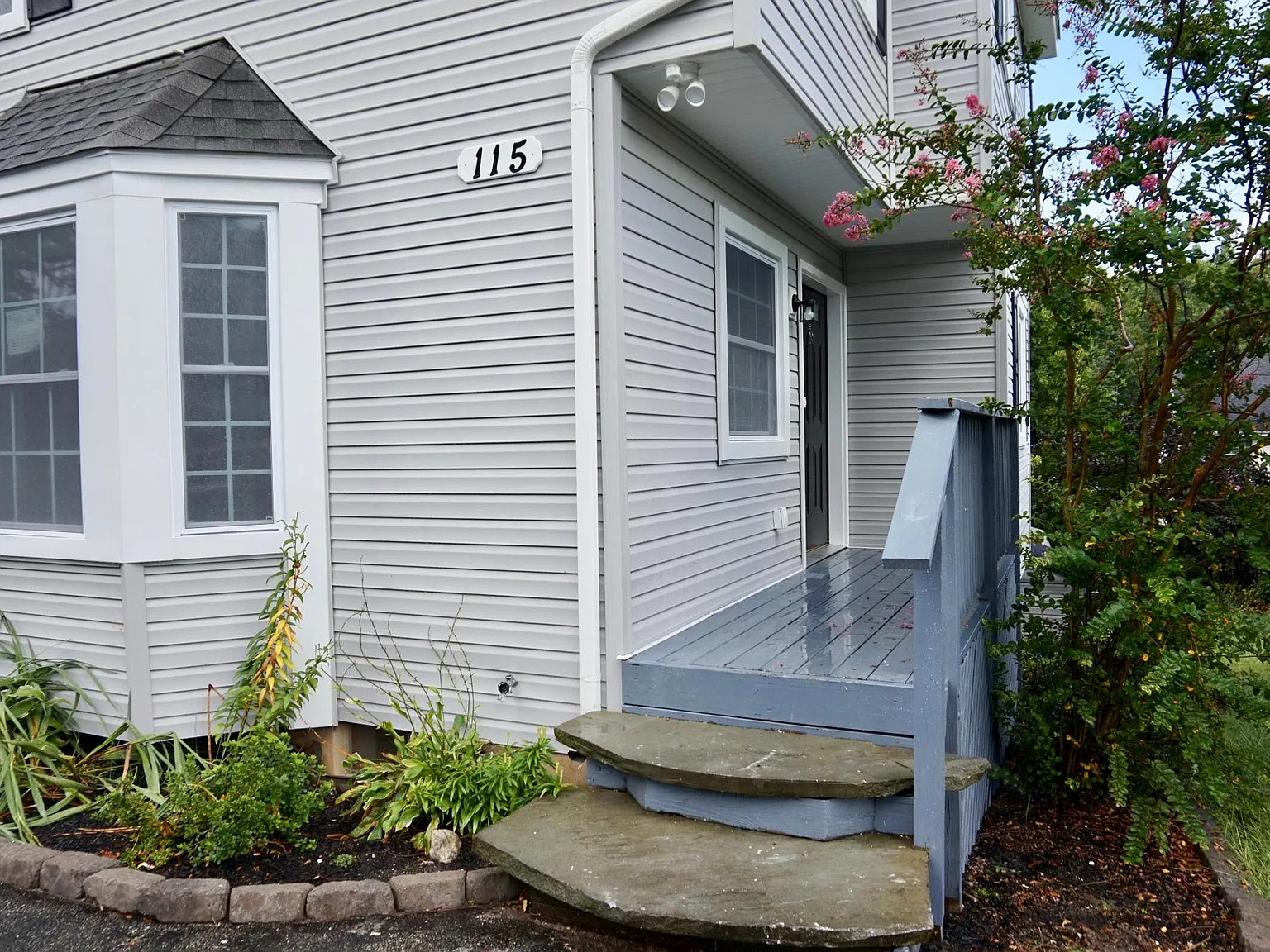 3 bed, 2.5 bath, 1800 sqft, $2,450 — Photo 2