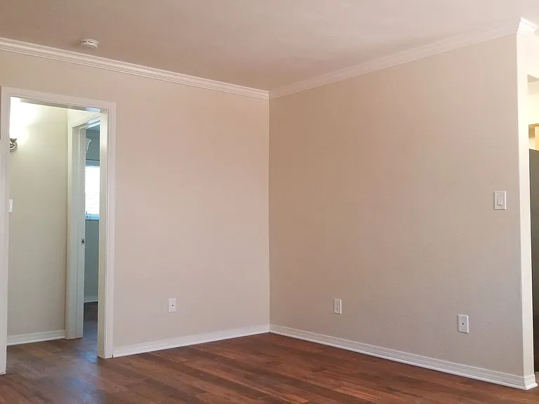 4418 Bond St — Photo 10