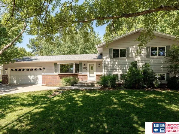 1317 Harre Ln, York, NE 68467