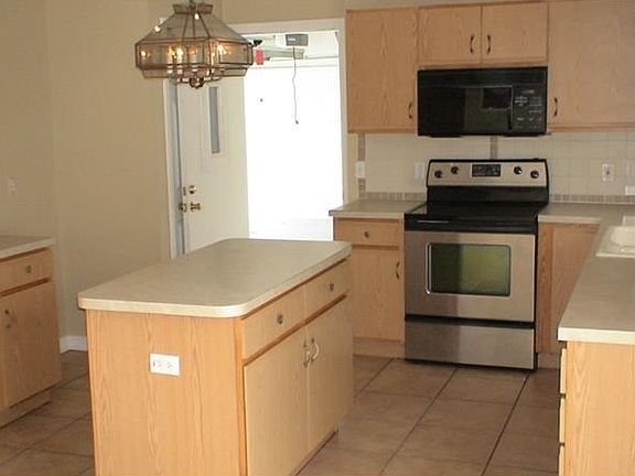 5th image of 301 Clermont Dr