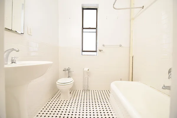 Rented by Bohemia Realty Group | media 10