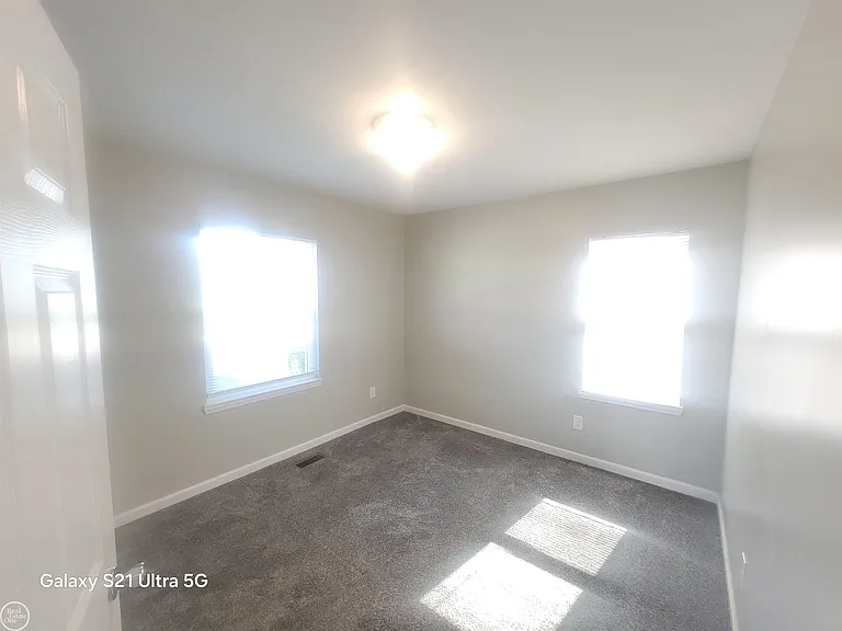 13148 Sherman Ave — Photo 11