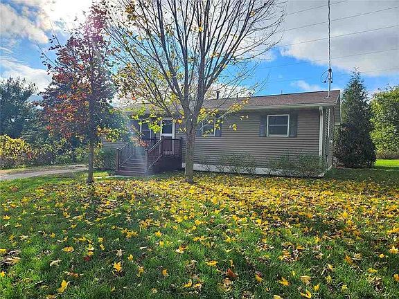 3rd image of 125 Robinwood Dr