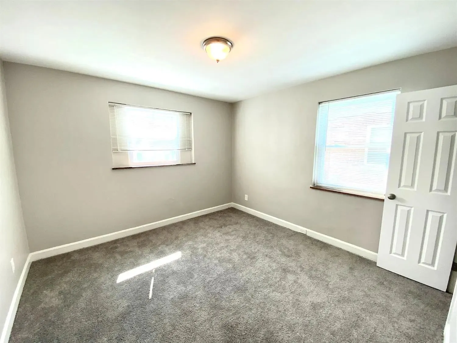 4 bed, 1.0 bath, 1245 sqft, $1,575 — Photo 4