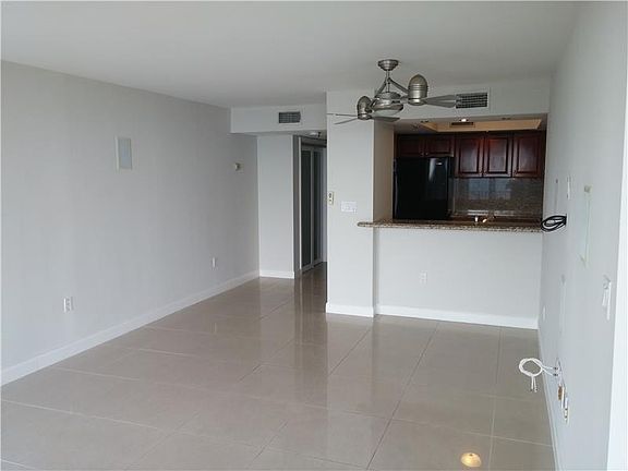 4th image of 555 NE 15th St APT 33K