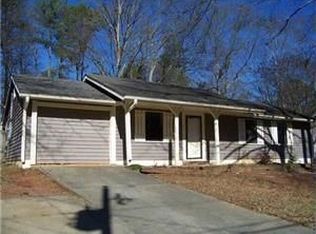 2843 Woodfield Dr, Rex, GA 30273