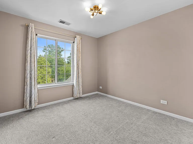 122 Andover Dr — Photo 6
